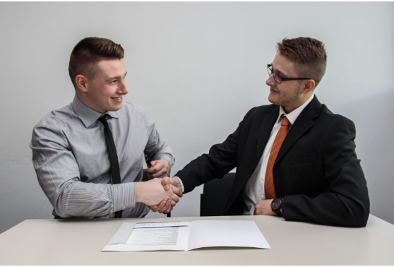 A Wholesaler and a homeowner agreeing on a deal 
